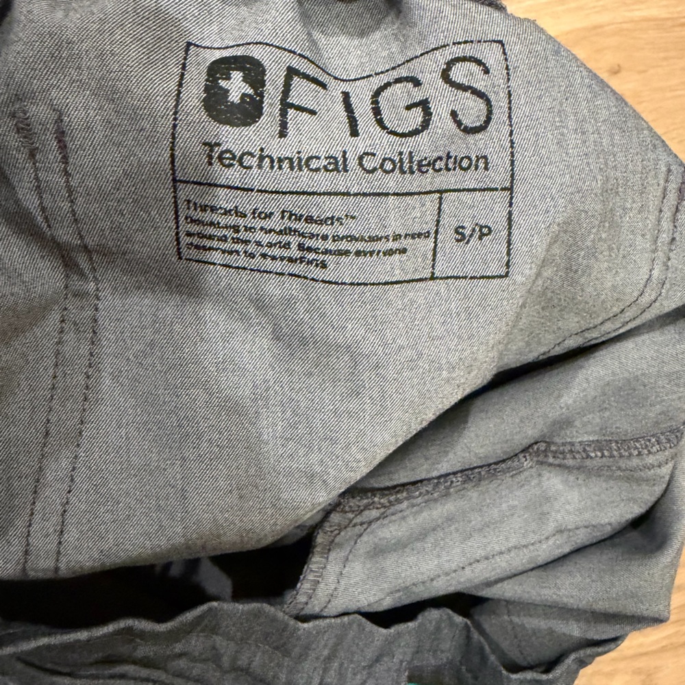 FIGS Women's Graphite Scrub Set | Casma Top Small | Yola Pants S/P - Picture 15 of 16